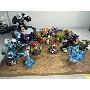 Skylanders Giants and Spyro's Adventure Lot of 18 Figures + Portal